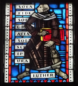 Luthers theologische Grundüberzeugungen werden als das „Vierfache Solus“ bezeichnet: sola gratia, sola fide, solus christus und sola scriptura. Foto: Burkard Vogt / pixelio.de